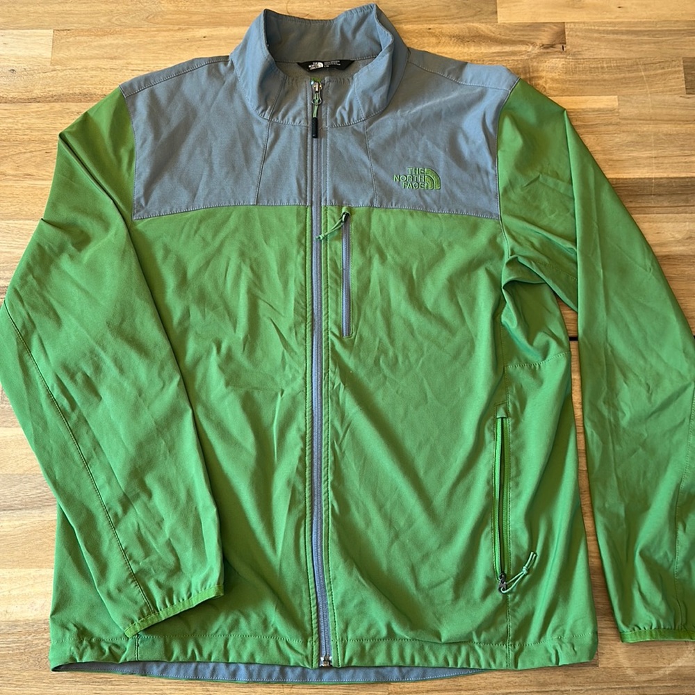 <3 The North Face Lightweight Jacket